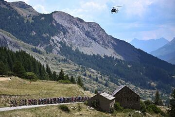 El pelot¨®n durante la duod¨¦cima etapa del Tour de Francia 2022.