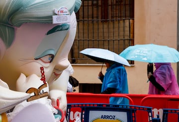 Este mircoles, 19 de marzo y da de San Jos, se celebrar el emocionante "Da de la Crem" en las Fallas de Valencia, donde ms de 700 monumentos que los artistas falleros han levantado por toda la ciudad ardern en un espectculo impresionante. Marcando el broche de oro de la fiesta ms emblemtica de Valencia y una de las ms multitudinarias de toda Espa?a. La noche se iluminar con fuegos artificiales.