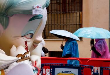 Este miércoles, 19 de marzo y día de San José, se celebrará el emocionante "Día de la Cremà" en las Fallas de Valencia, donde más de 700 monumentos que los artistas falleros han levantado por toda la ciudad arderán en un espectáculo impresionante. Marcando el broche de oro de la fiesta más emblemática de Valencia y una de las más multitudinarias de toda España. La noche se iluminará con fuegos artificiales.