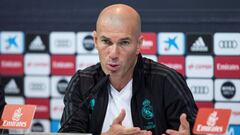 GRAF1297. MADRID, 17/01/2018.- El entrenador del Real Madrid, Zinedine Zidane, durante la rueda de prensa que ha dado esta ma&ntilde;ana en la ciudad deportiva de Valdebebas tras el entrenamiento del conjunto merengue para preparar el encuentro de ida de 