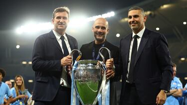 Ferran Soriano, CEO del City, Guardiola, el técnico, y Khaldoon Al Mubarak, el presidente.