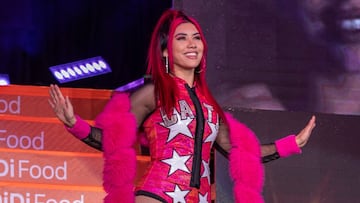 La Catalina hace su entrada en la Arena México.