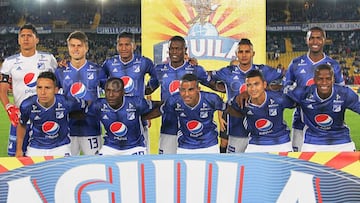 Jugadores de Millonarios antes del partido ante Fortaleza por la primera fecha de la fase de grupos de la Copa Águila en El Campín.