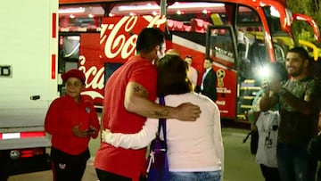 Paredes y su alegre salida del Monumental tras doblete