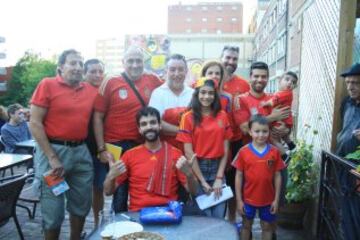 12/06/15 FUTBOL FEMENINO MUNDIAL DE CANADA
La expedición española al completo visitó la Casa Española en Montreal. Las 23 internacionales fueron recibidas como auténticas estrellas