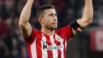 Soccer Football - Copa del Rey - Quarter Final - Athletic Bilbao v Real Madrid - San Mames, Bilbao, Spain - February 3, 2022 Athletic Bilbao's Oscar de Marcos and Iker Muniain celebrate after the match REUTERS/Vincent West