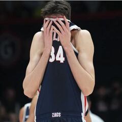 Who is favored to win March Madness? Who are the standout players?