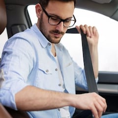 ¿Por qué los cinturones de seguridad de los coches tienen un botón y para qué sirve?