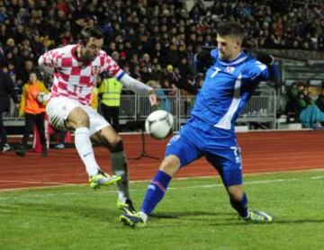 Partido de ida Islandia-Croacia. Srna y Gudmundsson.