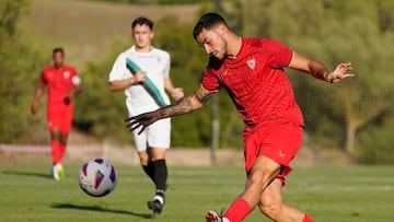 Isaac Navarro, ante el Córdoba.