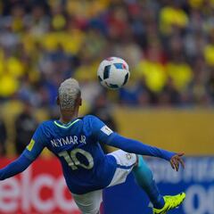 Brasil golea a Ecuador en Quito y espera por Colombia