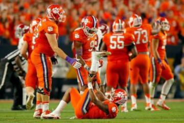 Pese al "revolcón" final, Clemson estuvo a un nivel excelente y su estrella, el quarterback Deshaun Watson, lanzó 405 yardas de pase para 4 touchdowns. Obviamente, después de levantarse.