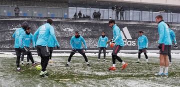 El Real Madrid se entrena bajo la nieve