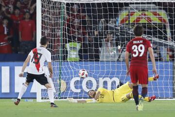 Los colombianos Juan Fernando Quintero y Juan Santos Borré fueron fundamentales para el equipo de Gallardo, Borré anotó un gol de penalti. El partido se disputaba contra el Kashima por el tercer puesto del Mundial de Clubes.