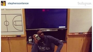 Lance Stephenson, junto a miles de dólares.