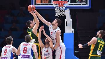 Serbia's center Ognjen Kuzmic defends against Lithuania's forward Jonas Maciulis (Top L) during the semi-final basketball match between Serbia and Lithuania at the EuroBasket 2015 in Lille, northern France, on September 18, 2015. AFP PHOTO / PHILIPPE HUGUEN