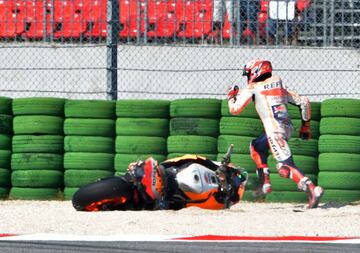 Caída de Marc Márquez en la clasificación del Gran Premio de San Marino. 