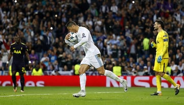 1-1. Cristiano Ronaldo celebró el gol del empate de penalti.