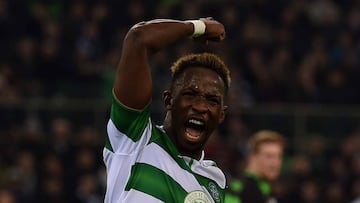 Moussa Dembel&eacute;, jugador del Celtic, celebra su gol a Gladbach en Champions.