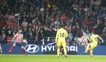 0-1. Paco Alcácer marcó el primer gol.