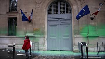 Francia valora el toque de queda
