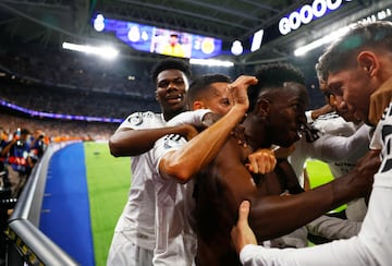 4-2. Vinicius celebra el cuarto gol que marca en el minuto 85 de partido.