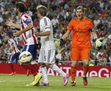 El resultado del derbi el 13 de septiembre de 2014 fue de 1-2. Germán 'El Mono' Burgos y varios jugadores del Atlético de Madrid acabaron animando a Iker Casillas al finalizar el partido en el que un importante sector del Bernabéu silbó al capitán del Real Madrid.