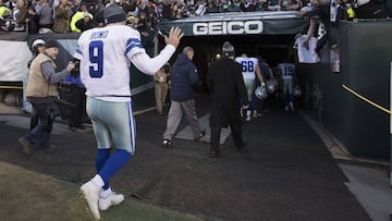 (FILES) This file photo taken on December 31, 2016 shows  Tony Romo #9 of the Dallas Cowboys as he waves to the fans after the game against the Philadelphia Eagles at Lincoln Financial Field in Philadelphia, Pennsylvania. 
 Dallas Cowboys quarterback Tony Romo has ended speculation about his future by opting to retire from the NFL, reports said April 4, 2017. The fate of Romo has been one of the biggest talking points of the close season with the 36-year-old mulling a move after losing his starting role last year to Dak Prescott. / AFP PHOTO / GETTY IMAGES NORTH AMERICA / Mitchell Leff