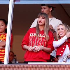 The most famous celebrity fans of each NFL team: Taylor Swift, Johnny Depp, Eminem...