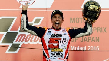 Japanese Grand Prix winner Repsol Honda Team's Spanish rider Marc Marquez celebrates his fifth world champion title on the podium after the MotoGP race at the Japanese Grand Prix in the Twin Ring Motegi circuit in Motegi on October 16, 2016. / AFP PHOTO / TOSHIFUMI KITAMURA