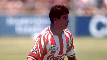 02 May 1999: Photo of mexican Alberto Coyote del Guadalajara, controlling the ball in week 16 game, of the 1999 summer tournament of mexican soccer, againts Tecos UAG. Guadalajara was defeated by Tecos 1-0./Foto del mexicano Alberto Coyote del Guadalajara, controlando el balon en juego de la semana 16, del torneo de verano 1999 del futbol mexicano, en contra de Tecos UAG. Guadalajara fue derrotado por Tecos 1-0.
