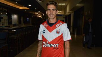 Neto Berola ya reportó con los Tiburones Rojos