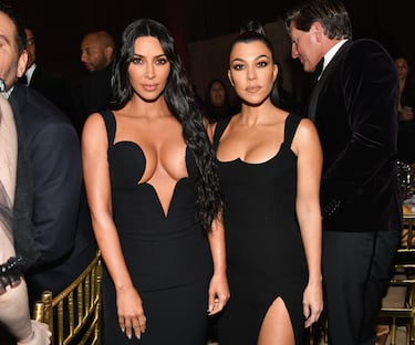 Kim Kardashian West y Kourtney Kardashian asisten a la Gala amfAR Nueva York 2019 en Cipriani Wall Street el 6 de febrero de 2019 en la ciudad de Nueva York.