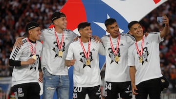 Futbol, Colo Colo vs Ohiggins.
Fecha 29, campeonato Nacional 2022.
Los jugadores de Colo Colo celebran el campeonato luego del partido por la primera division disputado en el estadio Monumental.
Santiago, Chile.
30/10/2022
Jonnathan Oyarzun/Photosport

Football, Colo Colo vs Ohiggins.
29th date, 2022 National Championship.
Colo Colo’s players celebrates the championship after the first division match held at  Monumental stadium.
Santiago, Chile.
10/30/2022
Jonnathan Oyarzun/Photosport