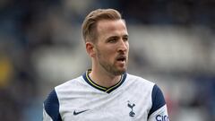 Kane commits to Tottenham