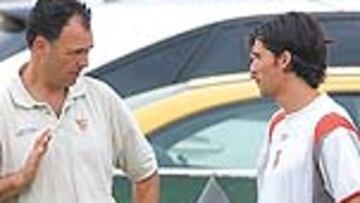 Joaquín Caparrós conversó ayer con Fernando Sales.