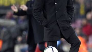 Luis Enrique, con un balón.