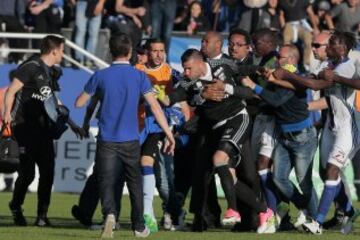 Las imágenes del ataque de los ultras del Bastia a jugadores del Lyon