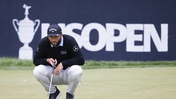 Brookline (United States), 18/06/2022.- Jon Rahm of Spain lines up a putt on the 16th green during the third round of the 2022 US Open golf tournament at The Country Club in Brookline, Massachusetts, USA, 18 June 2022. (Abierto, Espa?a, Estados Unidos) EFE/EPA/ERIK S. LESSER