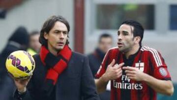 EN LA CUERDA FLOJA. Filippo Inzaghi, técnico del Milán, en la imagen con el francés Rami, podría ser destituido este fin de semana.