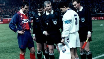 Paul Le Guen, a la izquierda, y Sanch&iacute;s, a la derecha, instantes antes del partido PSG-Real Madrid de la Recopa de 1994.