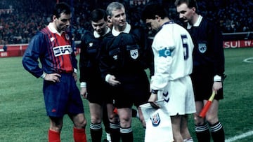 Paul Le Guen, a la izquierda, y Sanch&iacute;s, a la derecha, instantes antes del partido PSG-Real Madrid de la Recopa de 1994.