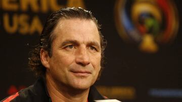 Juan Antonio Pizzi durante la conferencia de prensa en Boston, previo al duelo con Bolivia.