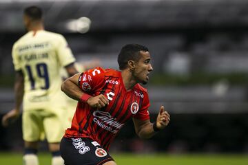 El brasileño fue romperedes con Gallos Blancos de Querétaro durante cinco temporadas y  para esta campaña fue traspasado a Xolos donde ya se estrenó como goleador.