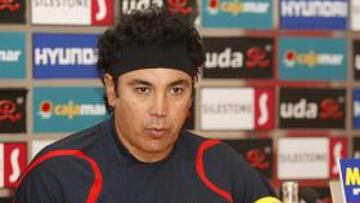 El presidente del club Alfonso García y el entrenador del equipo rojiblanco se han reunido hoy para comenzar a planificar la próxima temporada, según informa la página oficial del club almeriense.