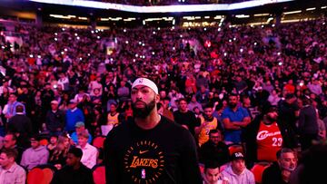 TORONTO, CANADA - NOVEMBER 1: Anthony Davis #3 of the Los Angeles Lakers warms up ahead of their NBA game against the Toronto Raptors at Scotiabank Arena on November 1, 2024 in Toronto, Canada. NOTE TO USER: User expressly acknowledges and agrees that, by downloading and or using this photograph, User is consenting to the terms and conditions of the Getty Images License Agreement. Cole Burston/Getty Images/AFP (Photo by Cole Burston / GETTY IMAGES NORTH AMERICA / Getty Images via AFP)