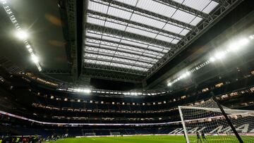 MADRID, 03/01/2024.- Vista general del techo retráctil desplegado en el estadio Santiago Bernabéu, antes del inicio del partido de la jornada 19 de LaLiga EA Sports contra el Mallorca.- EFE/ Javier Lizón
