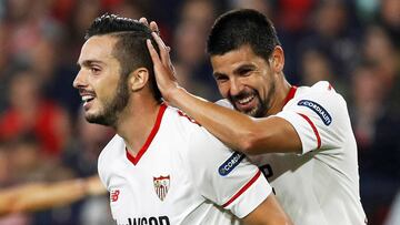 Los jugadores del Sevilla Pablo Sarabia y Manuel Agudo "Nolito", tras una jugada del partido ante el Celta durante el partido de LaLiga Santander.