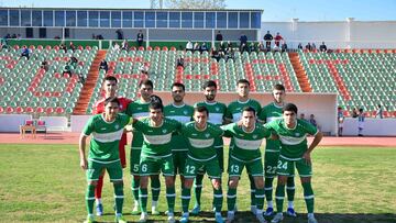 Once inicial del FC Arkadag antes de empezar un partido de liga. Foto: Federación de Fútbol de Turkmenistán