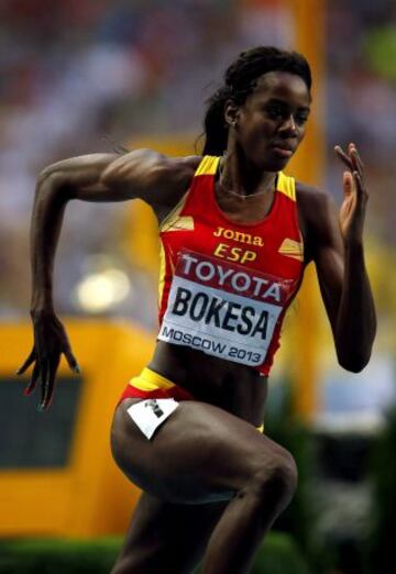 La atleta española Aauri Lorena Bokesa durante las semifinales de los 400 metros femeninos de los Mundiales de Atletismo Moscú 2013 que se celebran en el Estadio Olímpico Luzhnikí de la capital rusa.